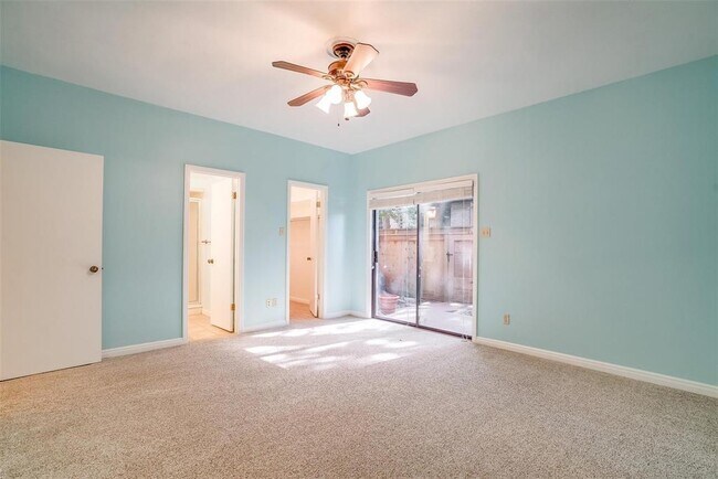 Building Photo - 3025 Hulen Ct