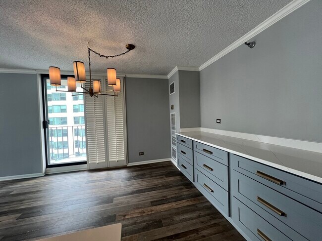 Building Photo - 70 W Huron St