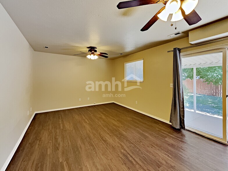 Building Photo - 515 W 150 S