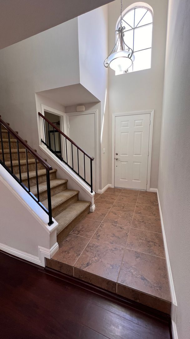Building Photo - Newly updated 3-bedroom, 2.5-bath Hampton ...