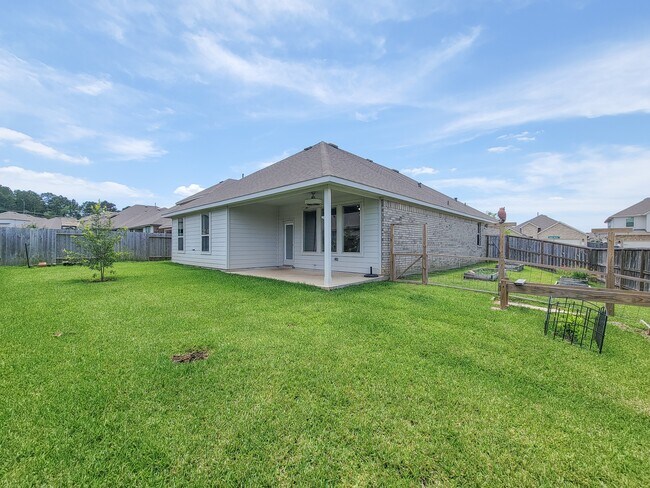 Building Photo - 907 Youth Water Rd