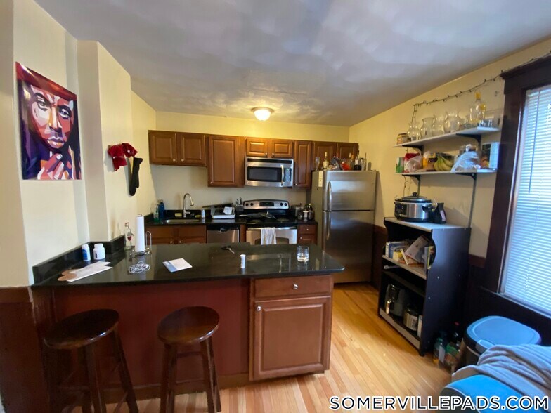 Building Photo - 221 Holland St