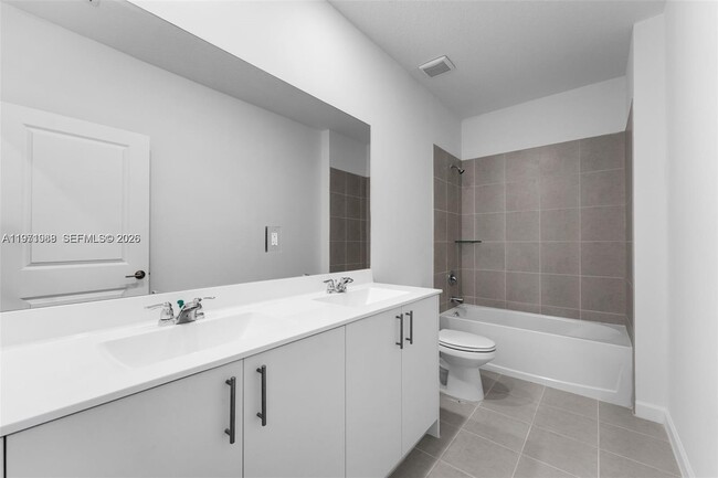 Building Photo - 2960 SE 23rd Ave