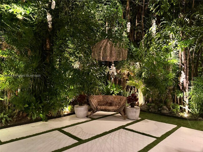 Building Photo - 3554 W Glencoe St