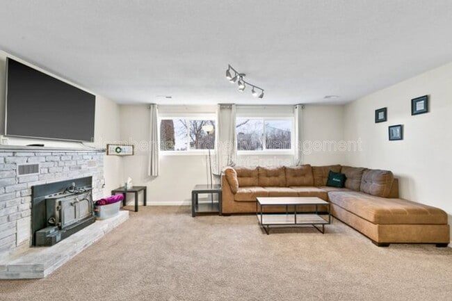 Building Photo - 4510 N Sommer St