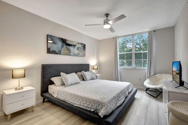 Building Photo - 630 S Sapodilla Ave