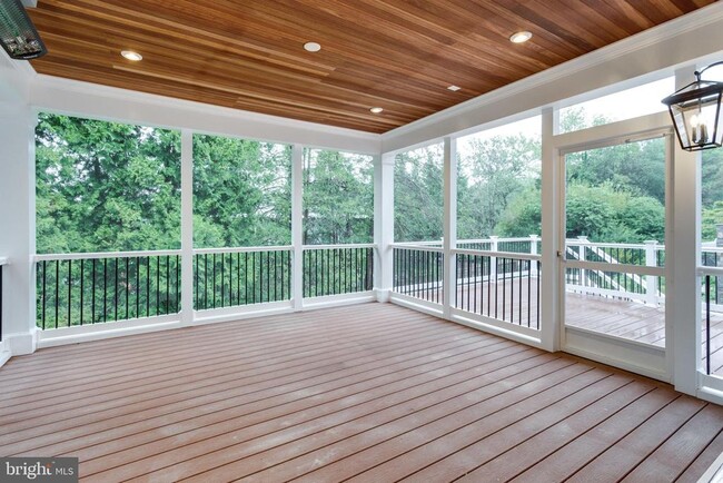 Building Photo - 5615 McLean Dr