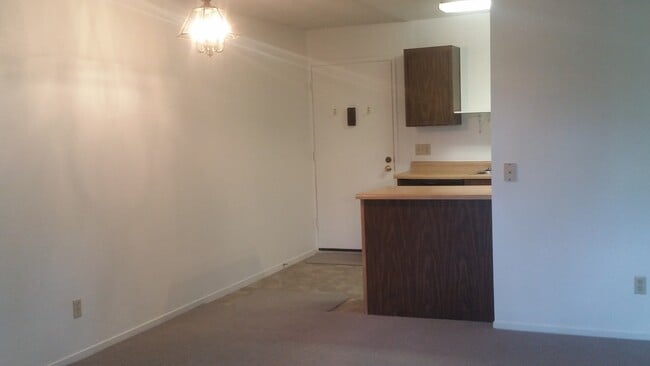 Building Photo - MOVE-IN READY! Peaceful 1-Bedroom Top Floo...