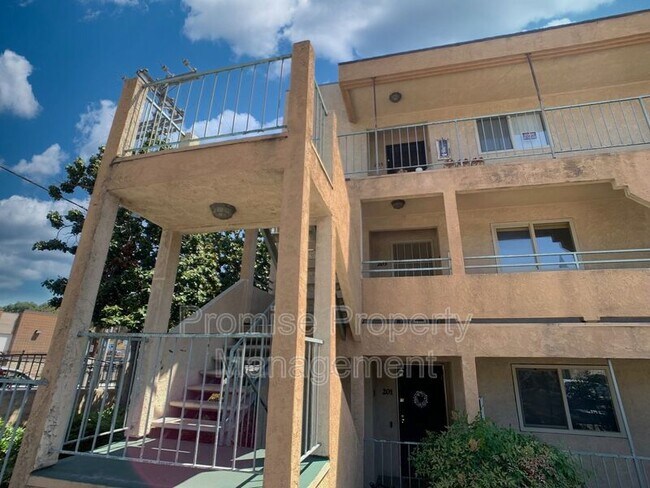 Building Photo - 540 65th St