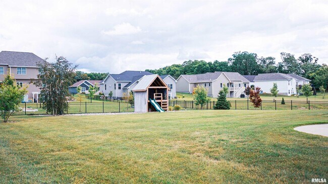 Building Photo - 285 Madison Dr