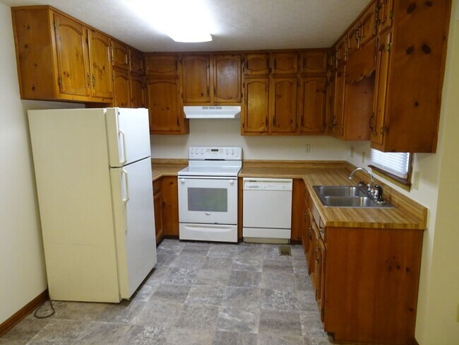 Building Photo - Great location, large wooded and fenced ya...