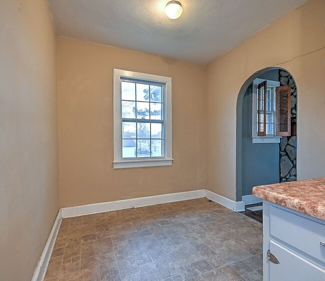 Building Photo - 6456 Blue Springs Pkwy