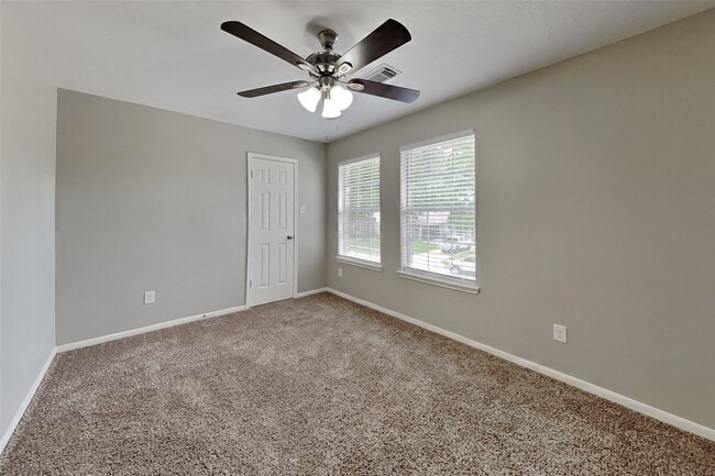 Building Photo - 16127 Hilton Head Ln