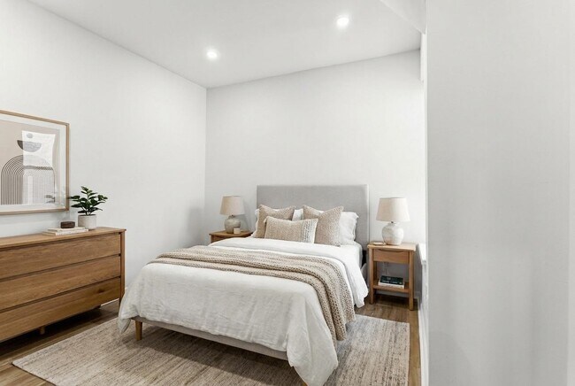 Building Photo - 419 5th St