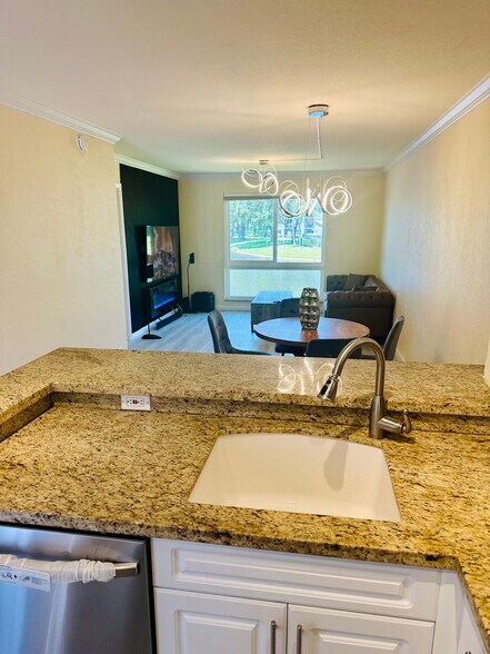 Building Photo - 2104 S Cypress Bend Dr