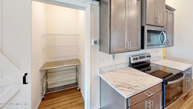 Building Photo - 2385 Oak Stream Dr