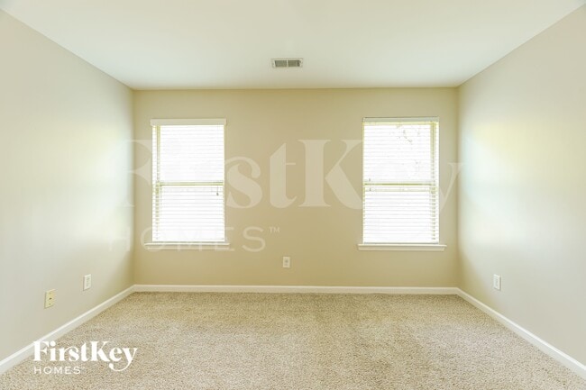 Building Photo - 465 W Park Dr