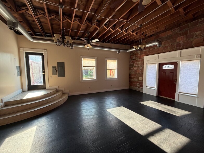 Building Photo - 701 Pierce St