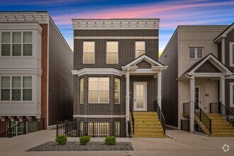 Building Photo - 1104 SW Des Moines St