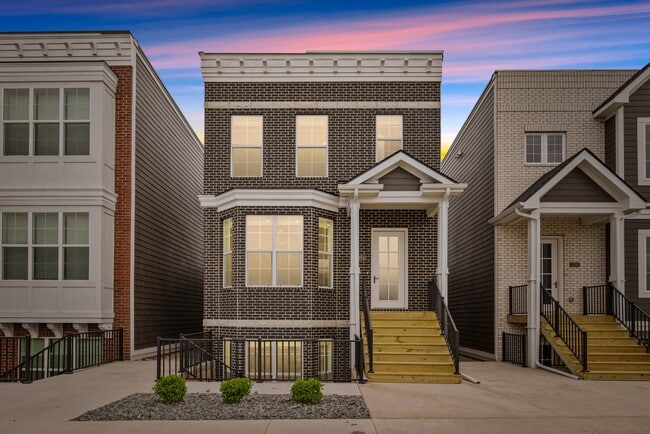 Building Photo - 1121 SW 11th St