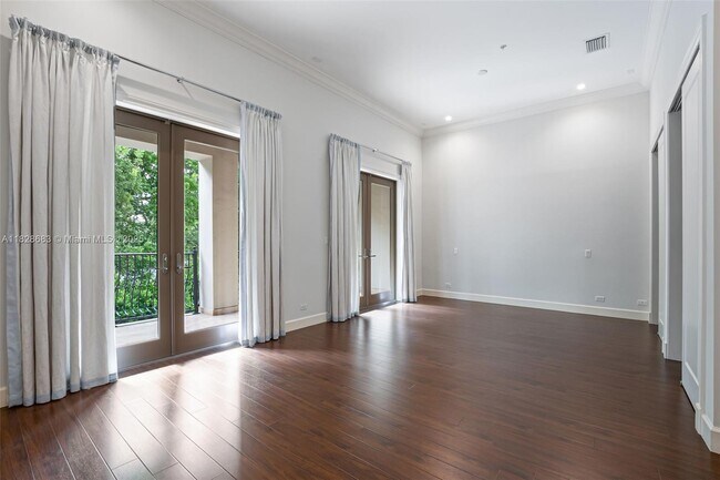 Building Photo - 7530 SW 56th Ct