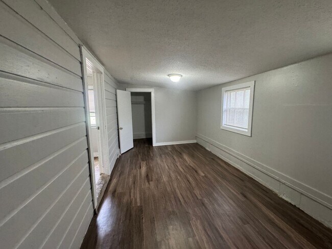 Building Photo - 1895 S Lauderdale St