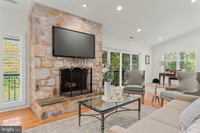 Building Photo - 257 W Chelsea Cir