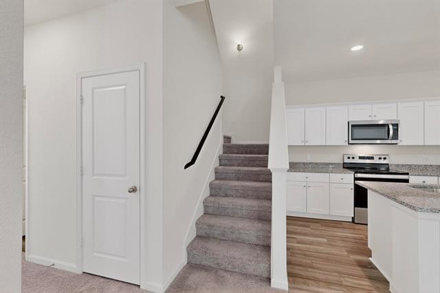 Building Photo - 225 Savannah Wy