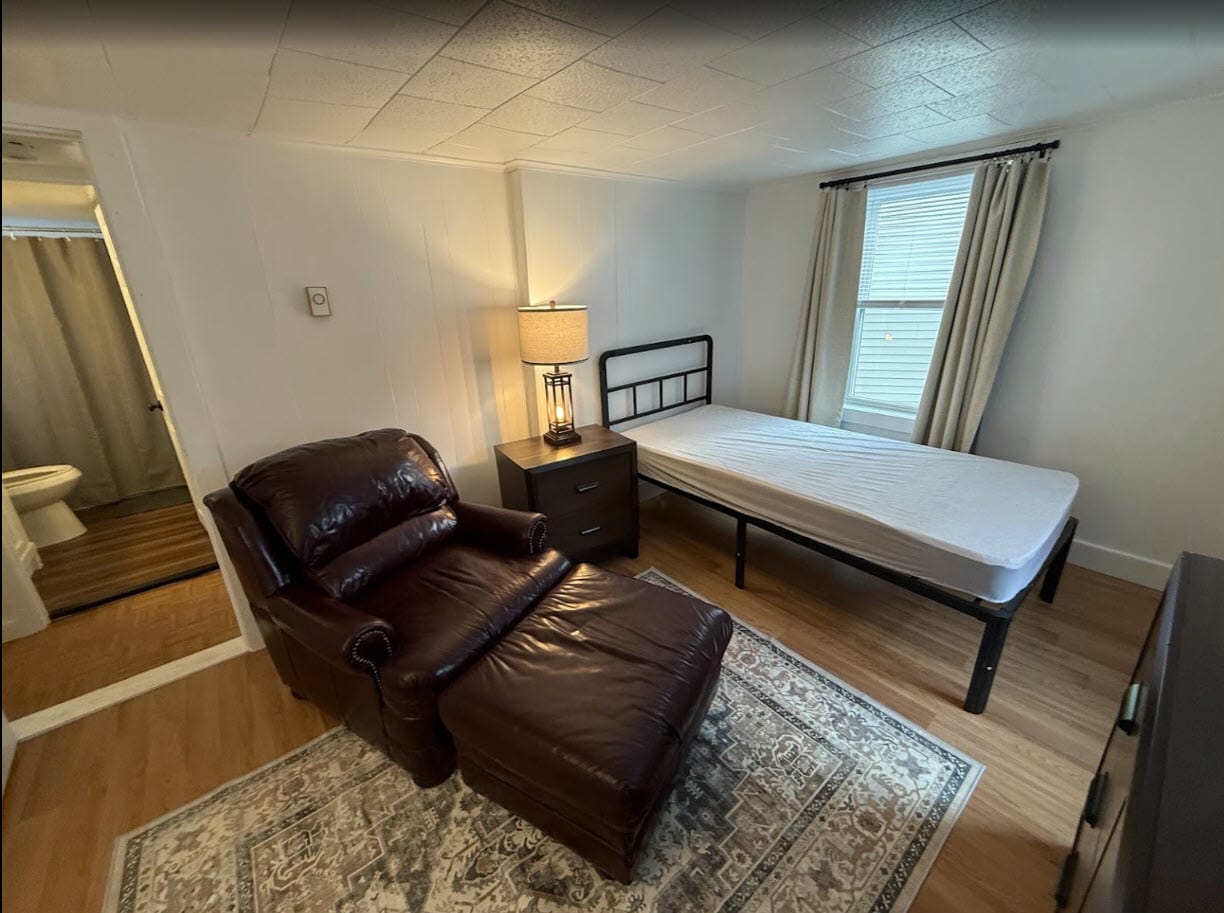 Building Photo - 47 Oak Ter