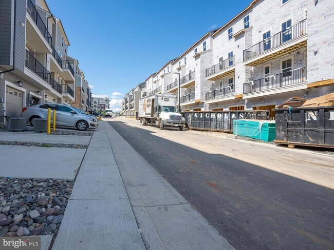 Building Photo - 14965 River Walk Way