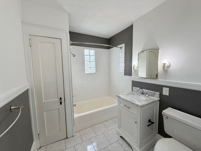 Building Photo - Statesville Downtown - 2BR / 1BA