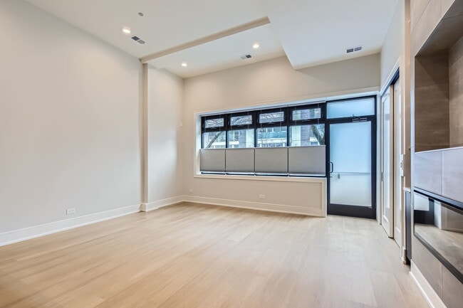 Building Photo - 830 N California Ave