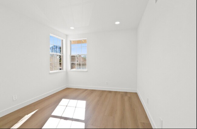 Building Photo - 21525 Vía Pepita