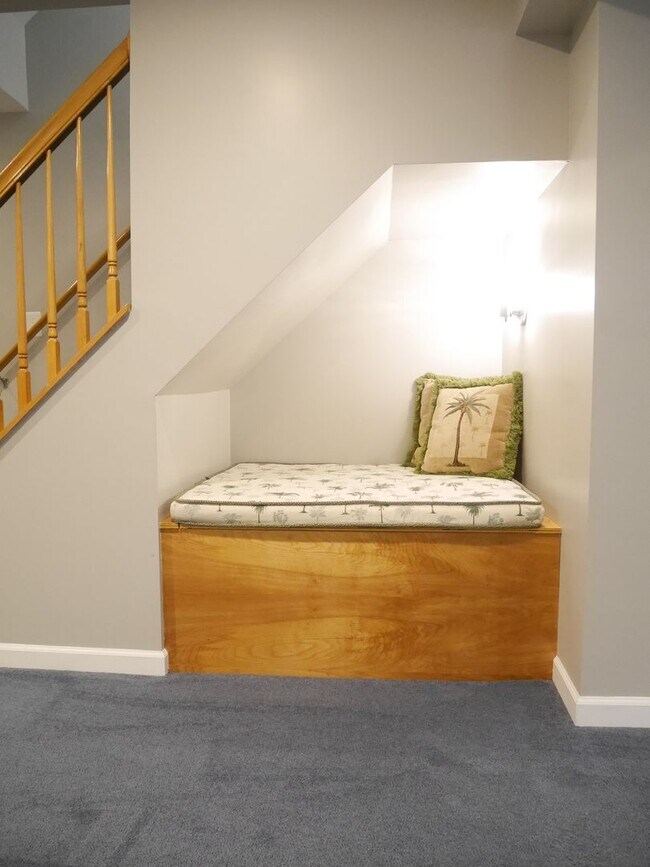 Building Photo - Spacious & Stylish 4-Bedroom Home with Fin...