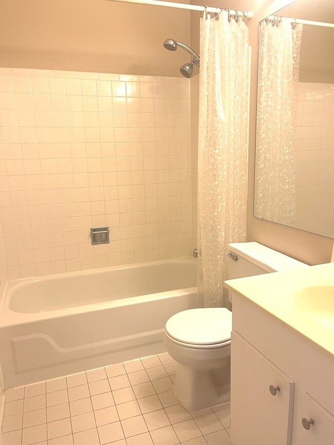 Building Photo - 7835 Darien Lakes Dr