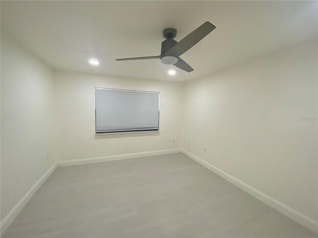 Building Photo - 704 Angelina Ln