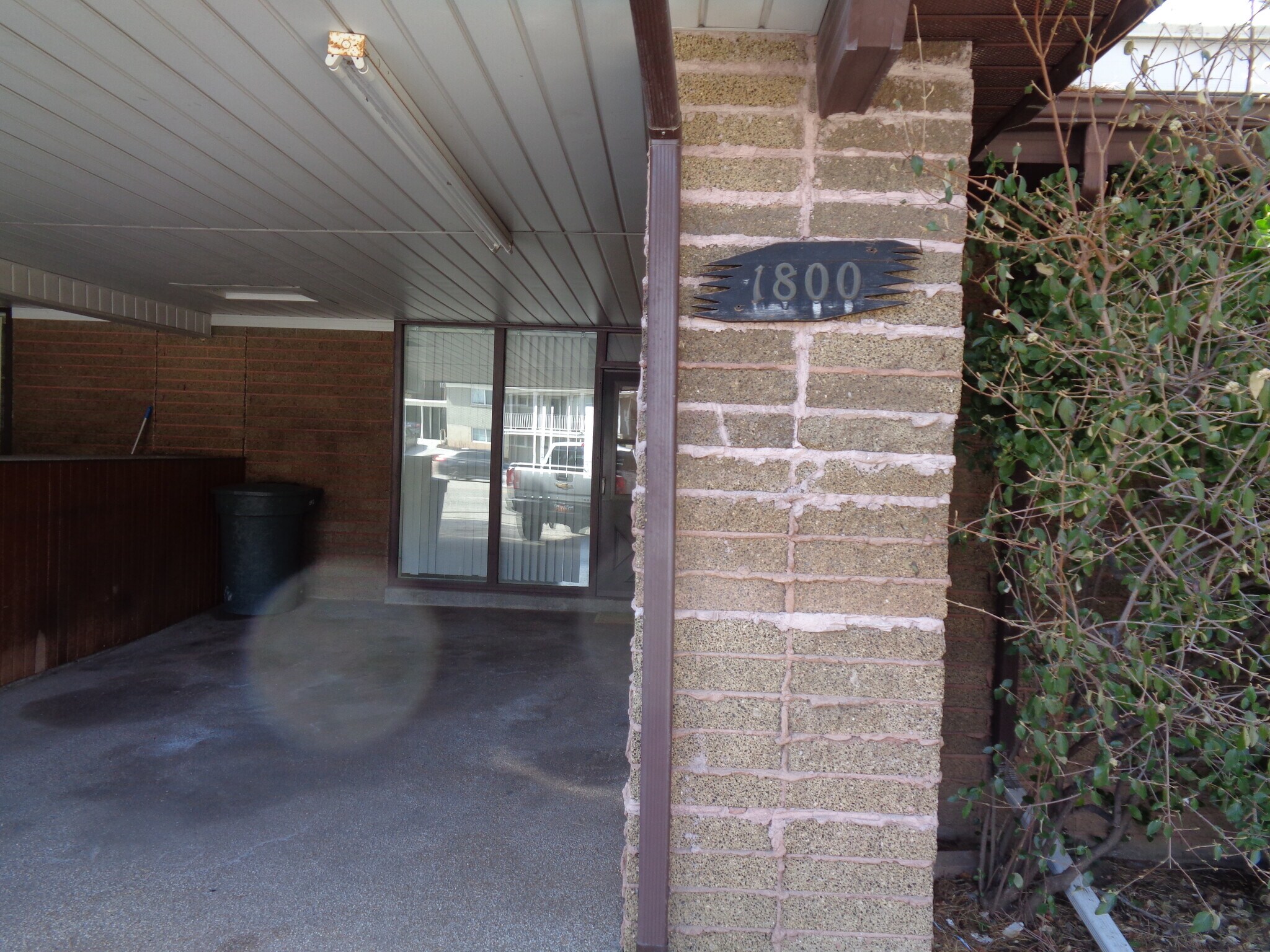 Building Photo - 1800 S Foothill Dr