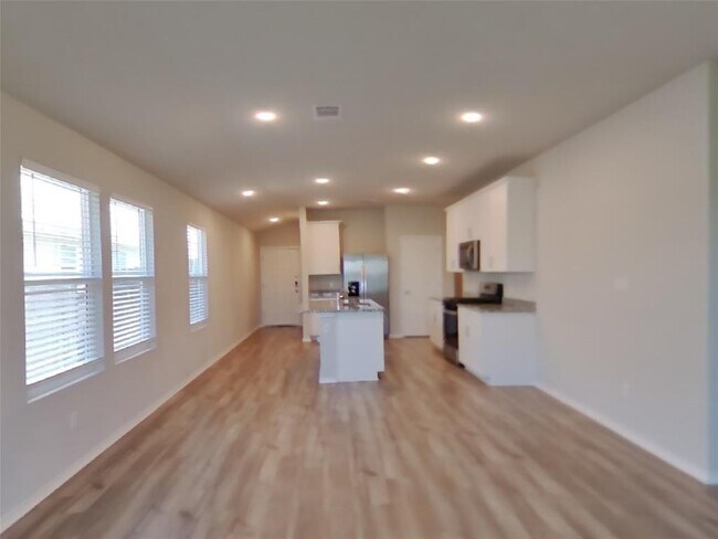 Building Photo - 5120 Saddle Clb Dr