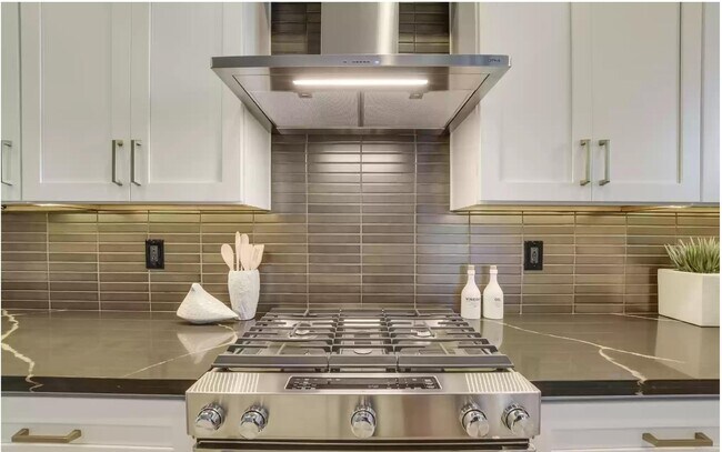 Building Photo - 1111 E Missouri Ave