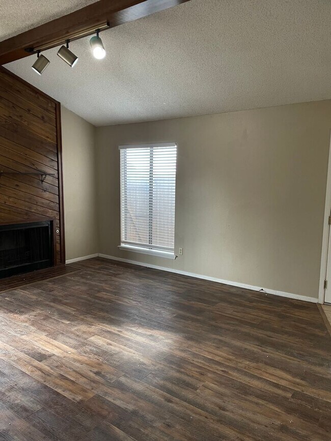 Building Photo - 7409 Waco Ave