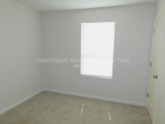 Building Photo - 604 Quail Ln