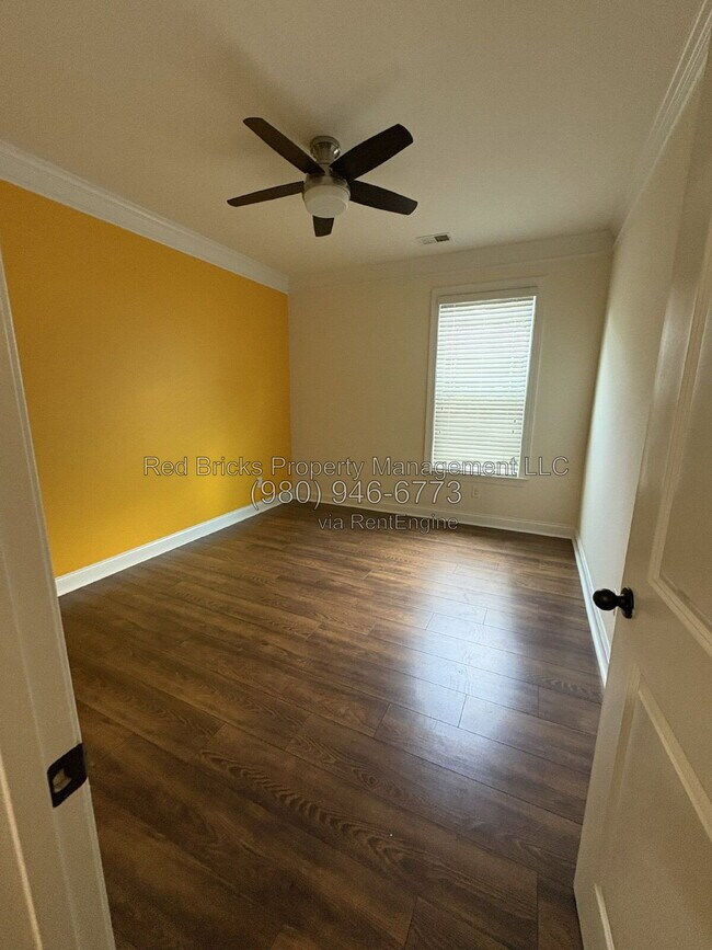 Building Photo - 2403 Palmdale Walk Dr