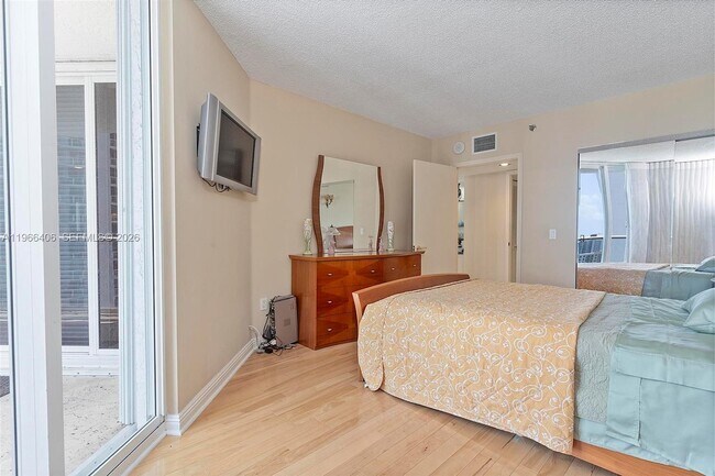 Building Photo - 16445 Collins Ave