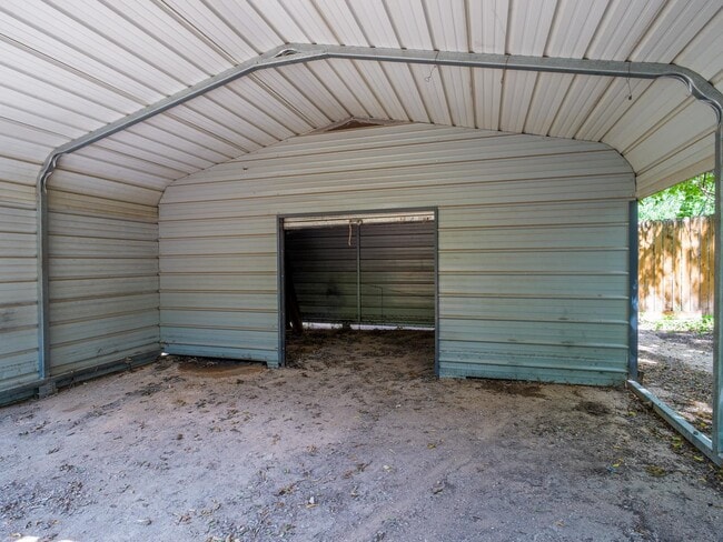 Building Photo - 601 E Marble St
