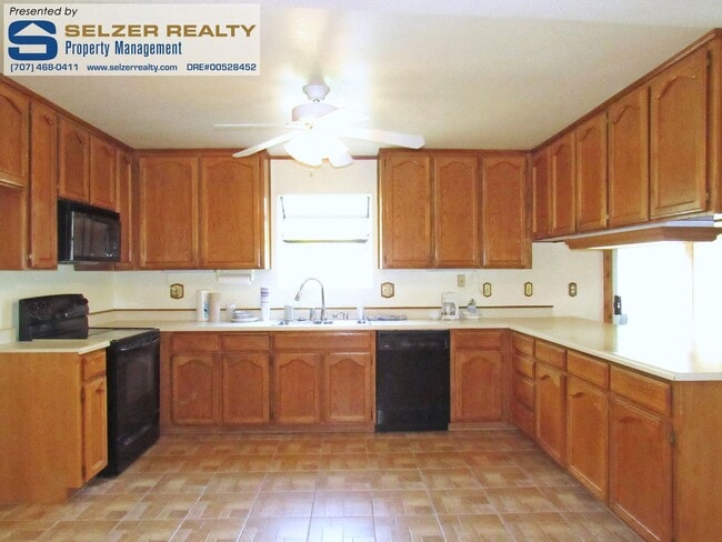 Building Photo - Roomy 3 bd. home in a beautiful Brooktrail...