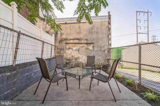 Building Photo - 100 Ripka St