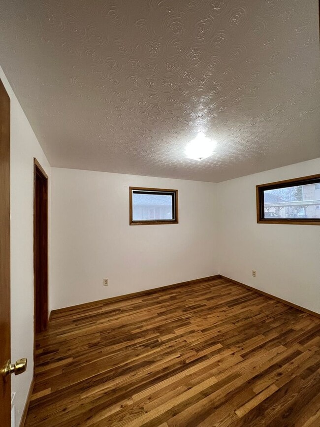 Building Photo - 311 E Fairview Ave