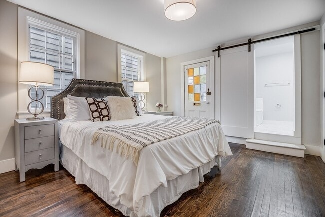 Building Photo - 36 Joy St