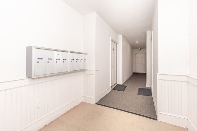 Building Photo - 2646 S Knightsbridge Cir
