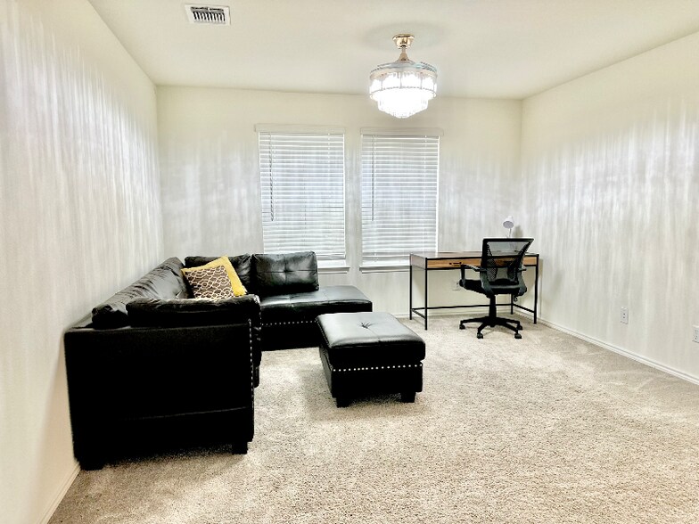 Building Photo - 1106 Aronia Ln